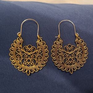Elegant Gold Filigree Earrings